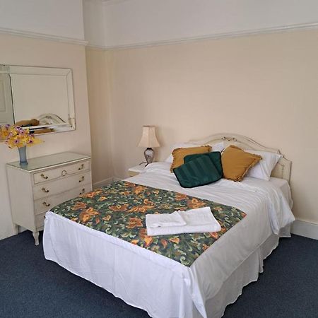Double Room Available- London Seven Kings Seven Kings Train Station Ίλφορντ Εξωτερικό φωτογραφία