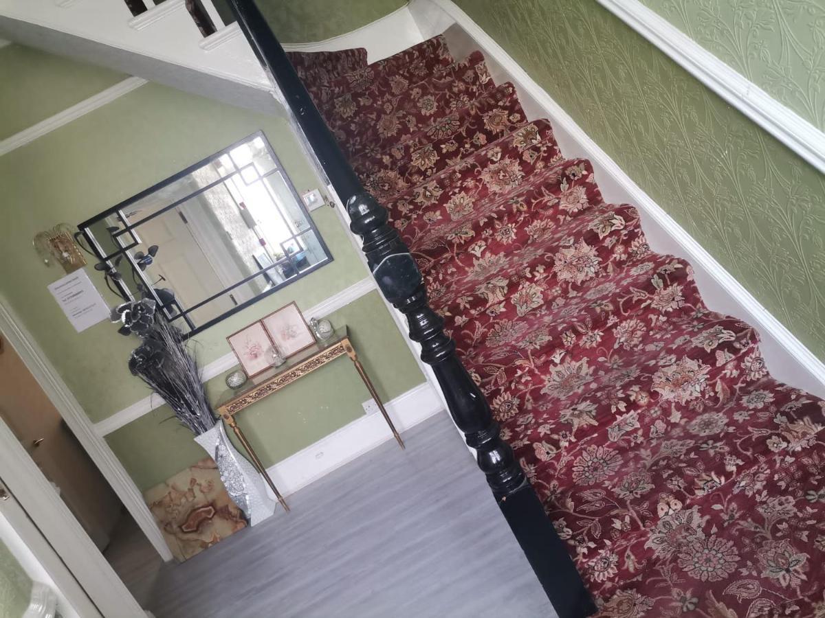 Double Room Available- London Seven Kings Seven Kings Train Station Ίλφορντ Εξωτερικό φωτογραφία