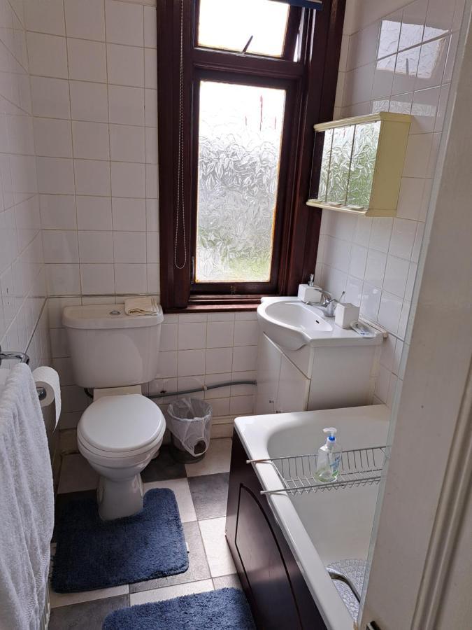 Double Room Available- London Seven Kings Seven Kings Train Station Ίλφορντ Εξωτερικό φωτογραφία